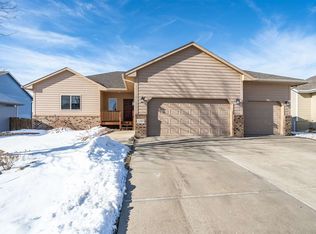 1104 W Sterling Oak Dr, Sioux Falls, SD 57108