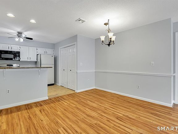 5th image of 204 Ashmead Commons #204