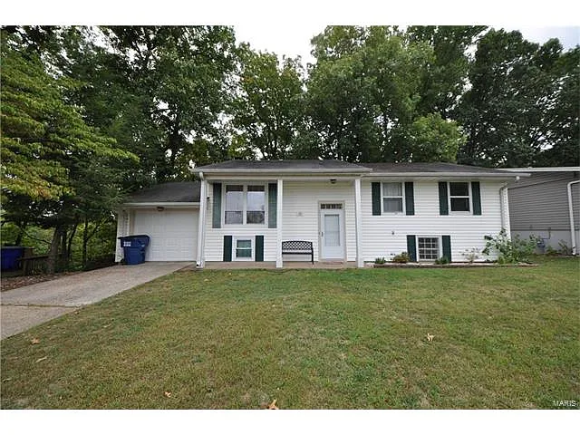 16 Belleau Lake Ct photo 1