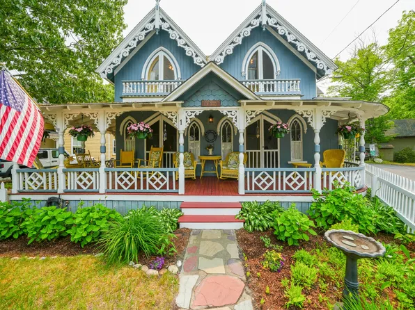 1 Bayliss Ave, Oak Bluffs, MA 02557