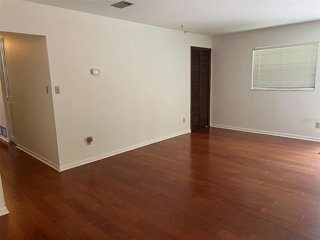 4 bed, 2.0 bath, 1560 sqft, $2,400 — Photo 4