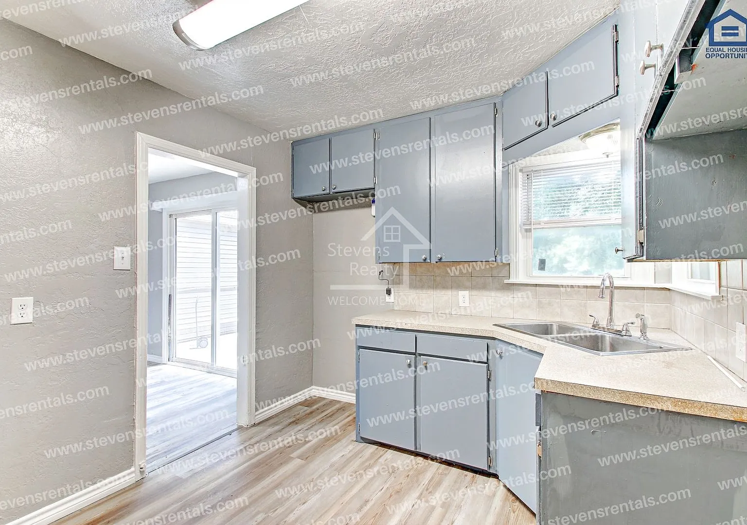 $400 Off First Months Rent! | Charming Cozy Home — Photo 1