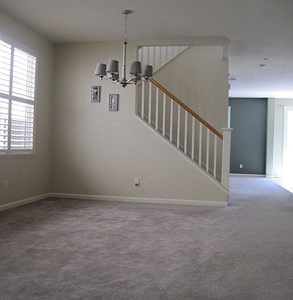 3rd image of 932 Oakes St