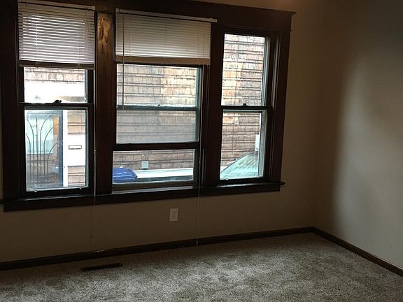 5th image of 32 Hoyt St