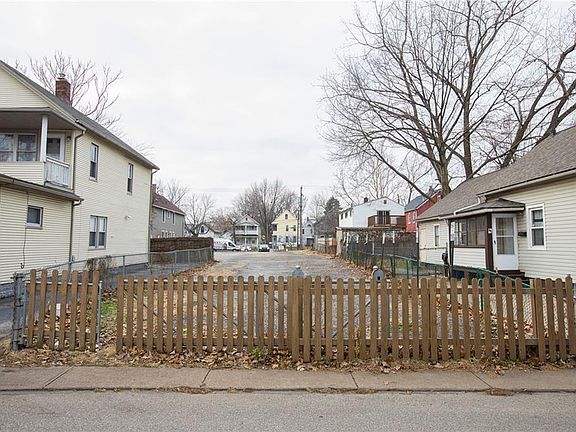 4th image of 2458 Thurman St