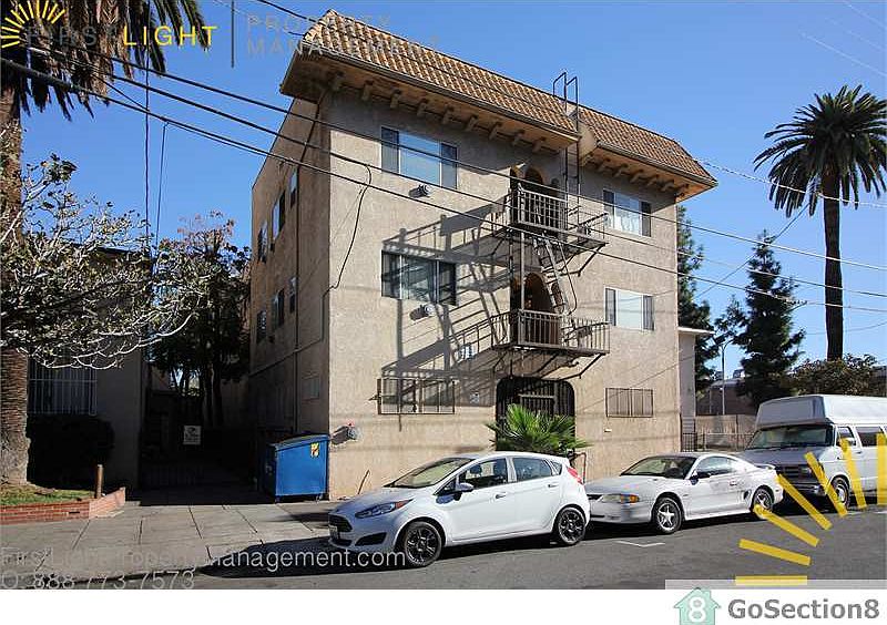 1st image of 647 W 18th St #320