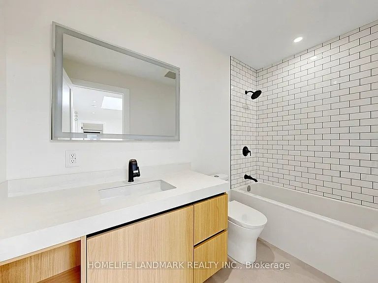 750 Glengrove Ave W #B — Photo 39