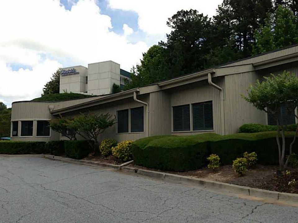 1st image of 2200 Fountain Dr