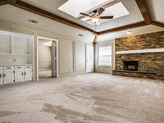 3rd image of 2304 Tamarisk Ln