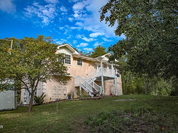 4th image of 820 Matthews Way