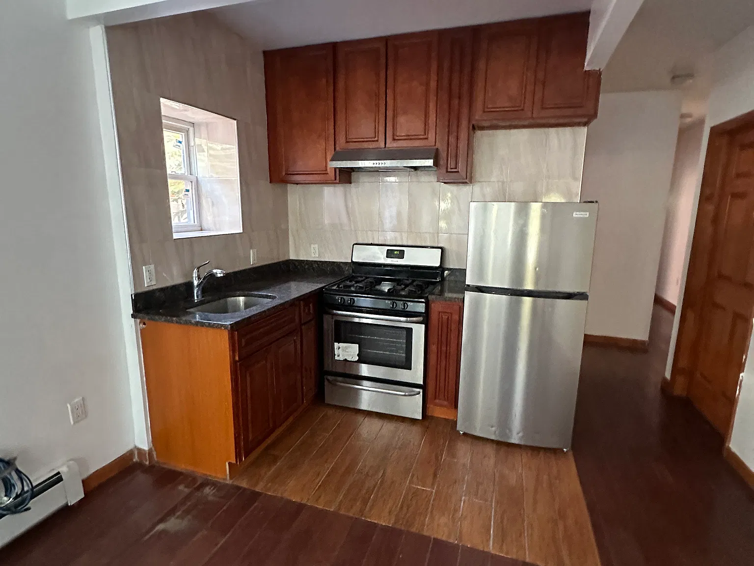 3 bed, 1000 sqft, $2,800 — Photo 3