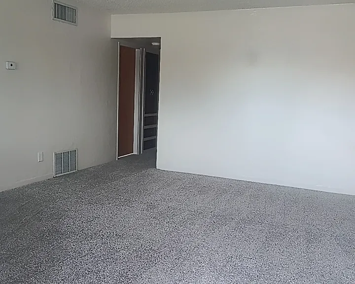4525 E 20th St — Photo 5