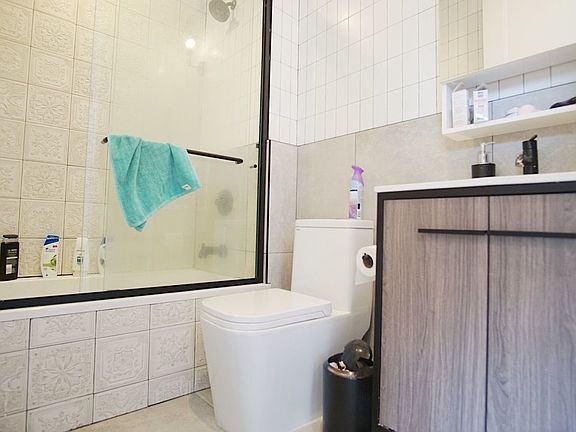 4th image of 310 Saint Nicholas Ave #3