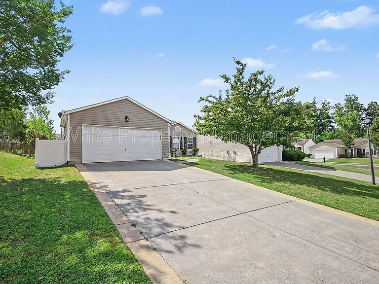 1820 Meadow Crossing Dr — Photo 26