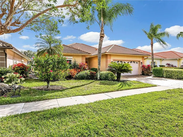 7100 Falcons Glen Blvd — Photo 3