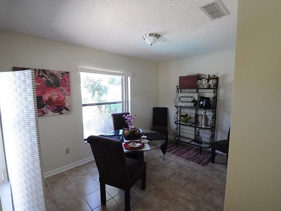 3rd image of 368 Lakebreeze Cir