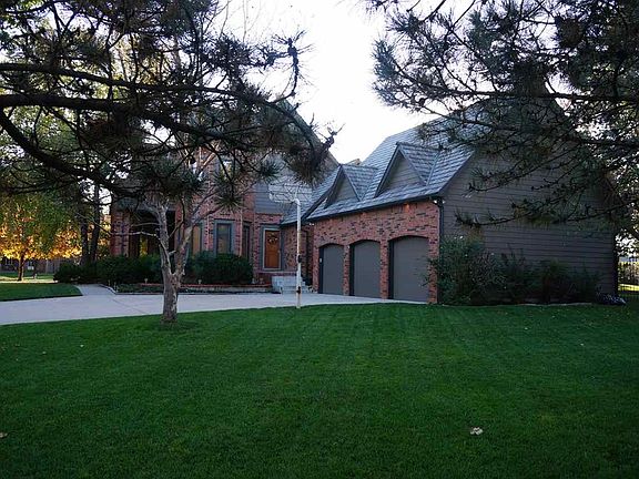 3rd image of 2903 N Wilderness Ct