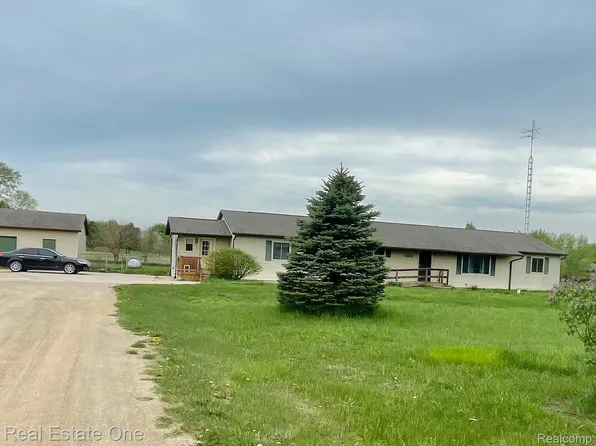 4521 Stanley Rd, Columbiaville, MI 48421
