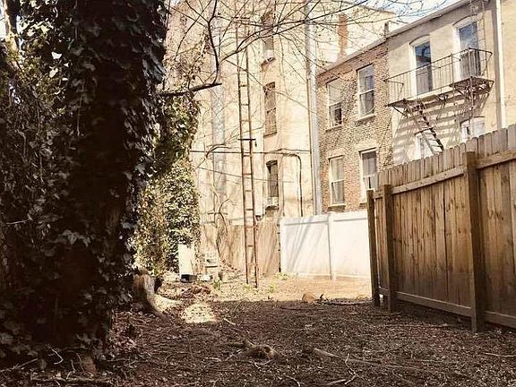 4th image of 429 Sterling Pl #1W