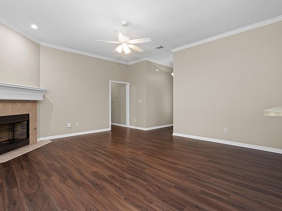 4th image of 3121 Vineyard Ave