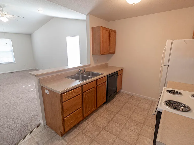 3402 E Saint Charles Rd — Photo 8