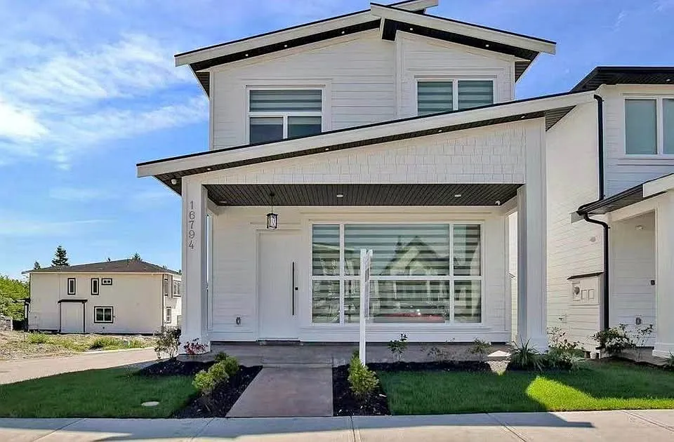 20a Ave, Surrey — Photo 1