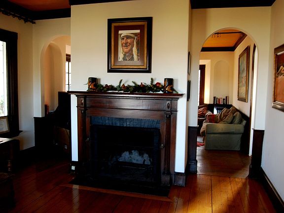 2.salon with fireplace