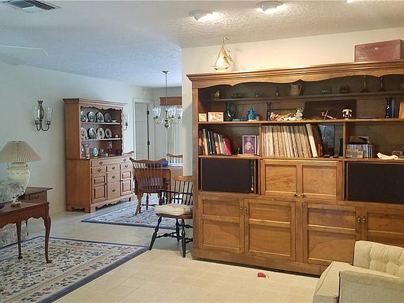 5th image of 633 Wideview Ave
