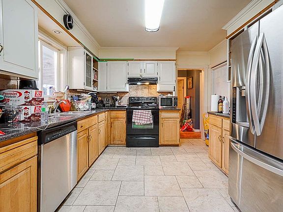 5th image of 11372 Surrey Rd