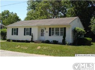 41 Oak St, Beachwood, NJ 08722