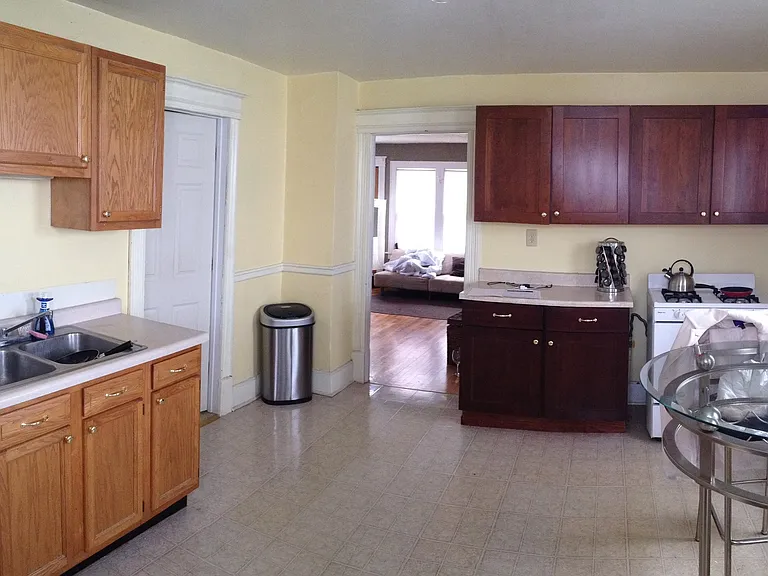 2555 N Weil St — Photo 2