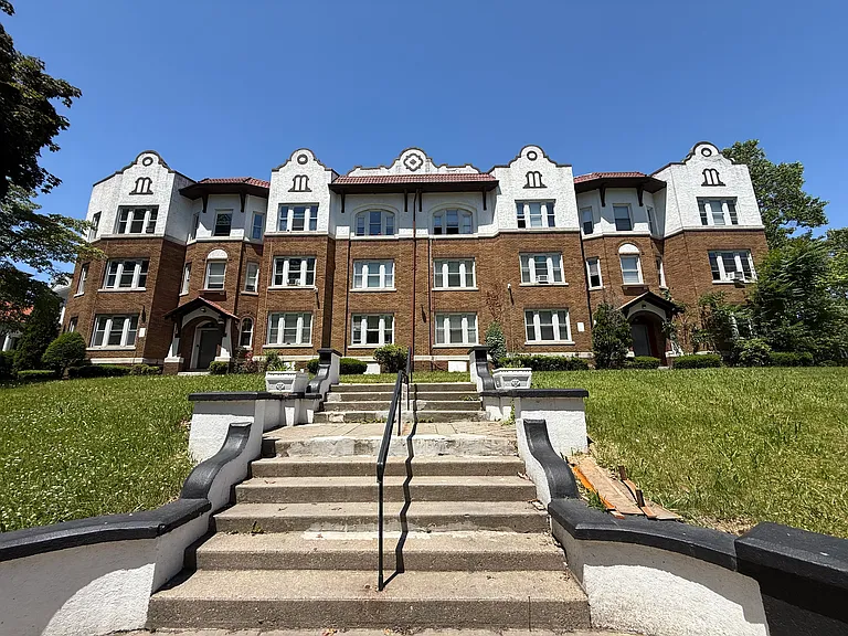 344 Farmington Ave #1C — Photo 10