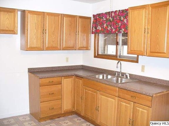 Home for Sale in Quincy, IL $75,000