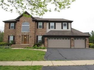 1032 Heather Ct, Fox River Grove, IL 60021