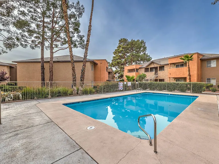 Silver Stream Apartments — Photo 23