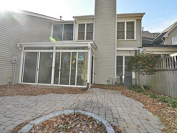 3rd image of 922 Shoal Creek Trl