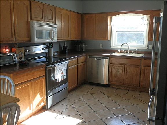 4th image of 413 S Wabash St