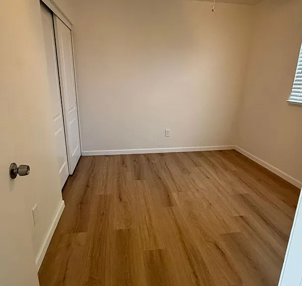 813 Steven St — Photo 16