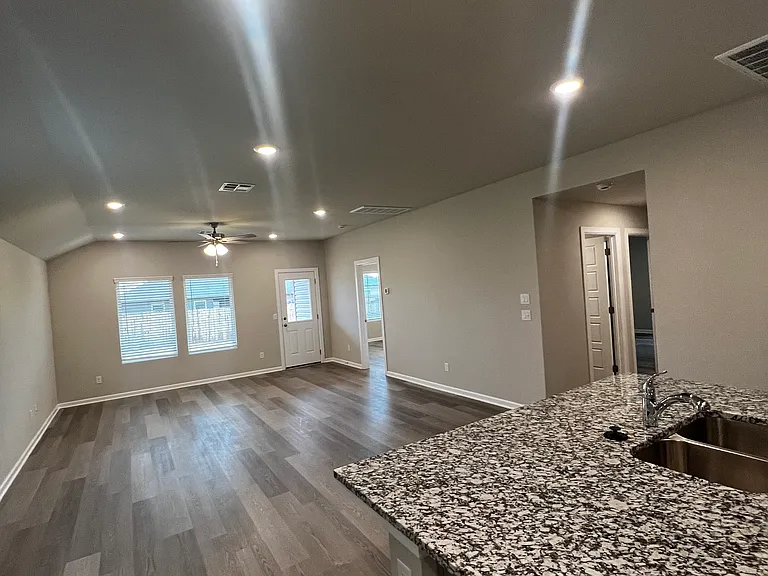 SW 41st Pl — Photo 6