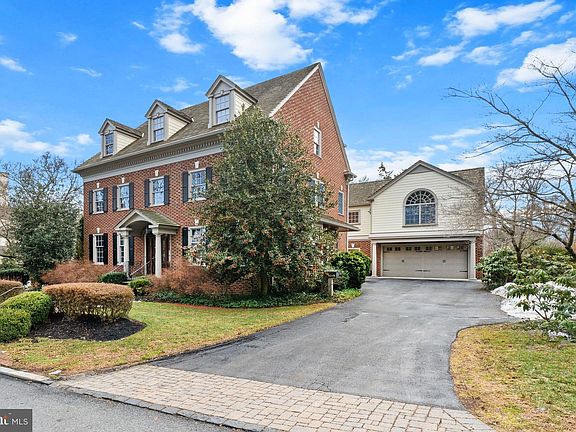 4th image of 1900 Field Rd