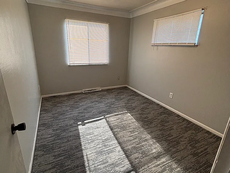 620 Evesham Ave — Photo 4
