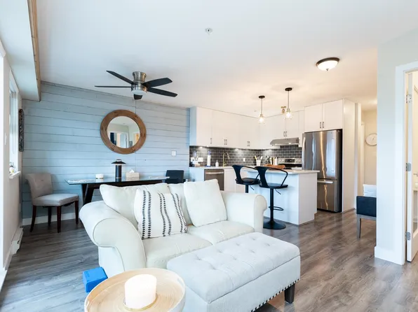 15735 Croydon Dr #309, Surrey, BC V3Z 2L5