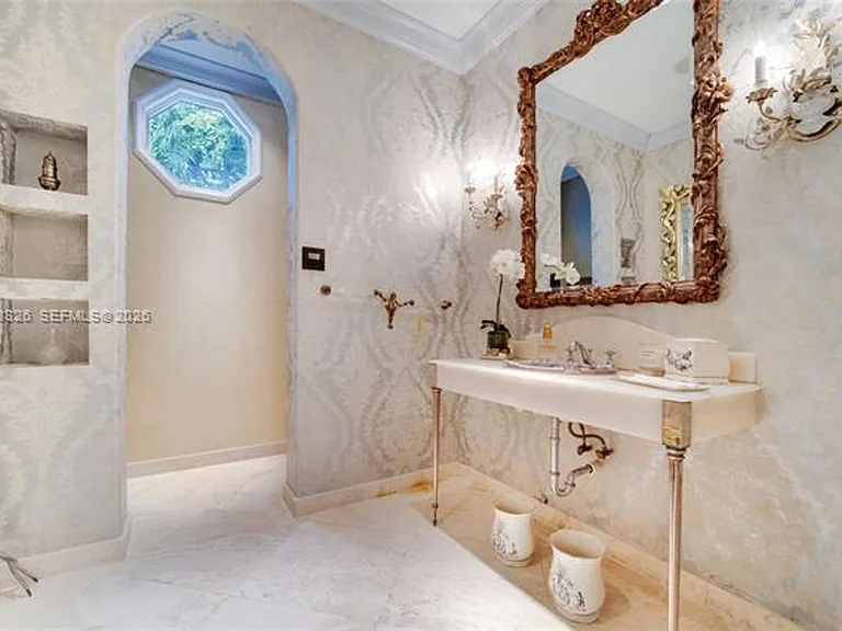 100 Palm Ave — Photo 22