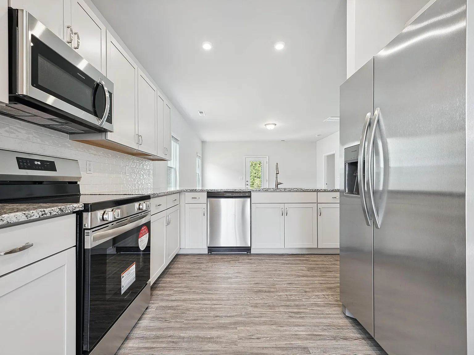 3 bed, 2.5 bath, 2231 sqft, $2,095 — Photo 4