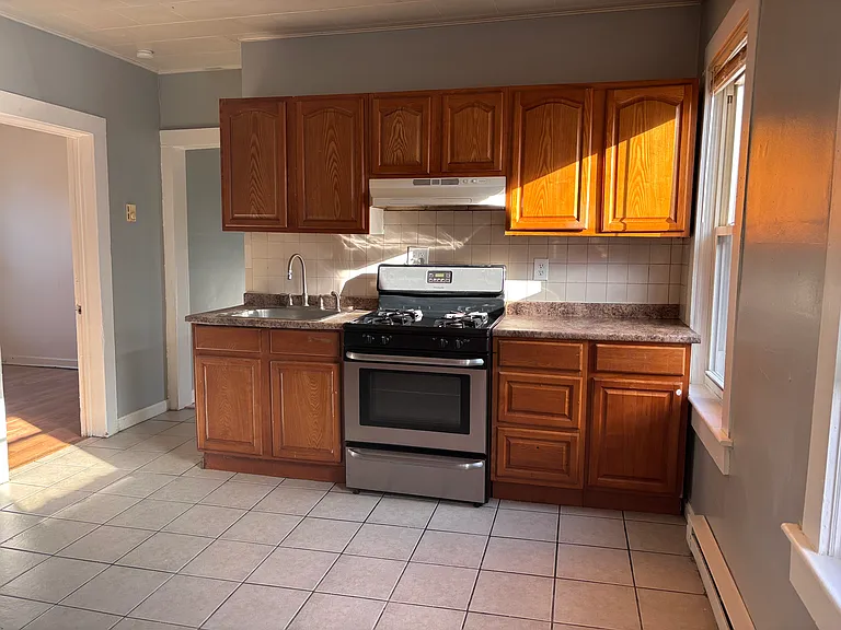 18 Esther St #3 — Photo 2
