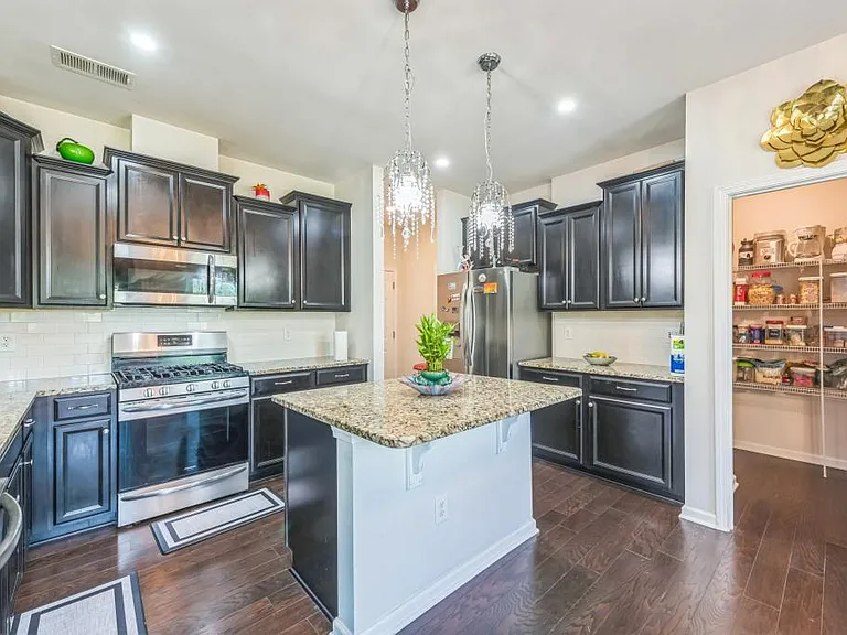 1012 Leland Dr — Photo 9