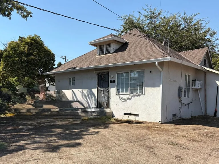 731 Vermont Ave — Photo 2