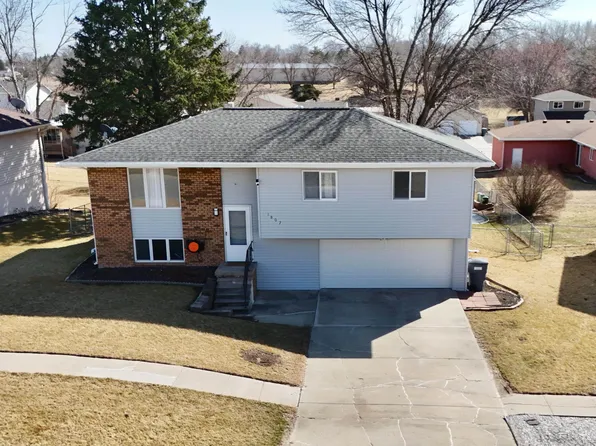 1807 Sheridan Dr, Norfolk, NE 68701