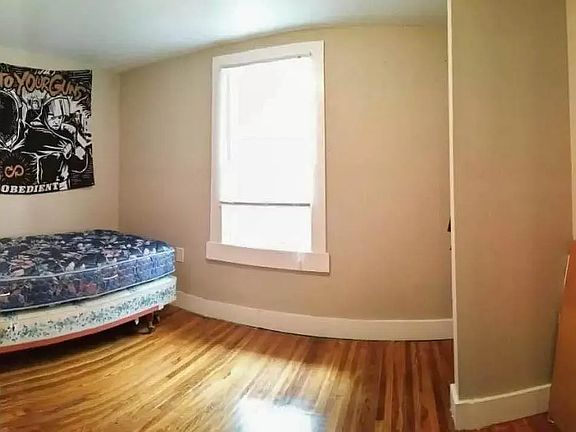 2nd image of 128 Cottage St #2nd
