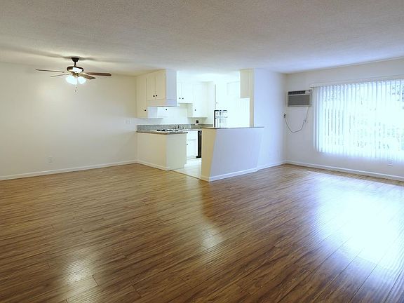 5th image of 15540 Moorpark St APT 5